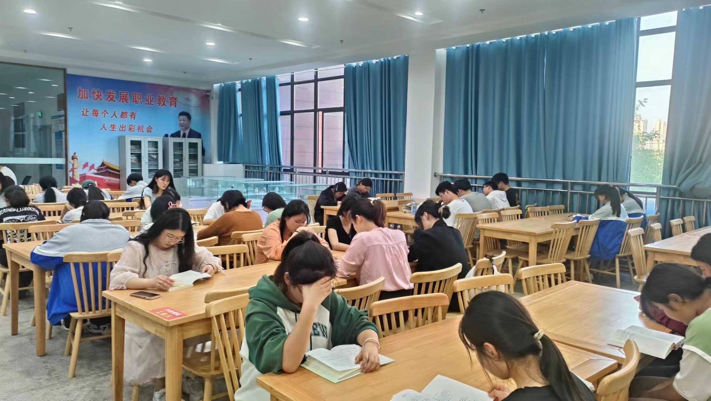 皖北经济技术学校成功举办“为中国式现代化挺膺担当——青春年少好读书”读书活动